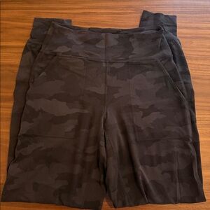 Lululemon black camo joggers